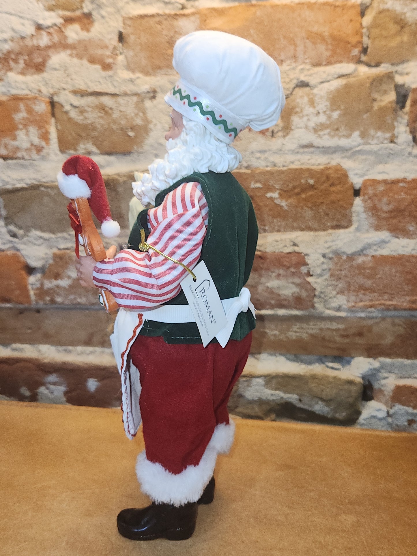 Roman Collectible Santa Baker with Gingerbread Cookie
