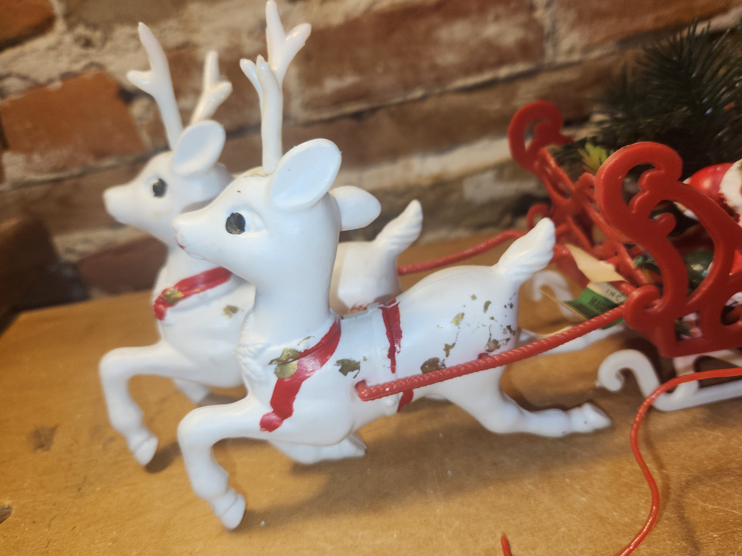Vintage Florabelle Flowers Plastic Sleigh Santa Reindeer Snowman Plastic Greenery Hong Kong AS IS vs82
