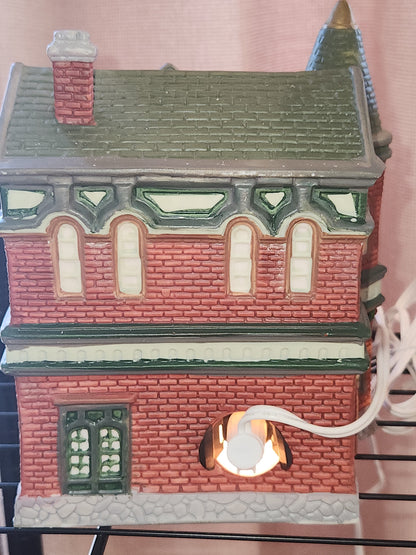 Vintage Dickens Collectibles Town Series Police Station Porcelain Lighted House 1995 vb6