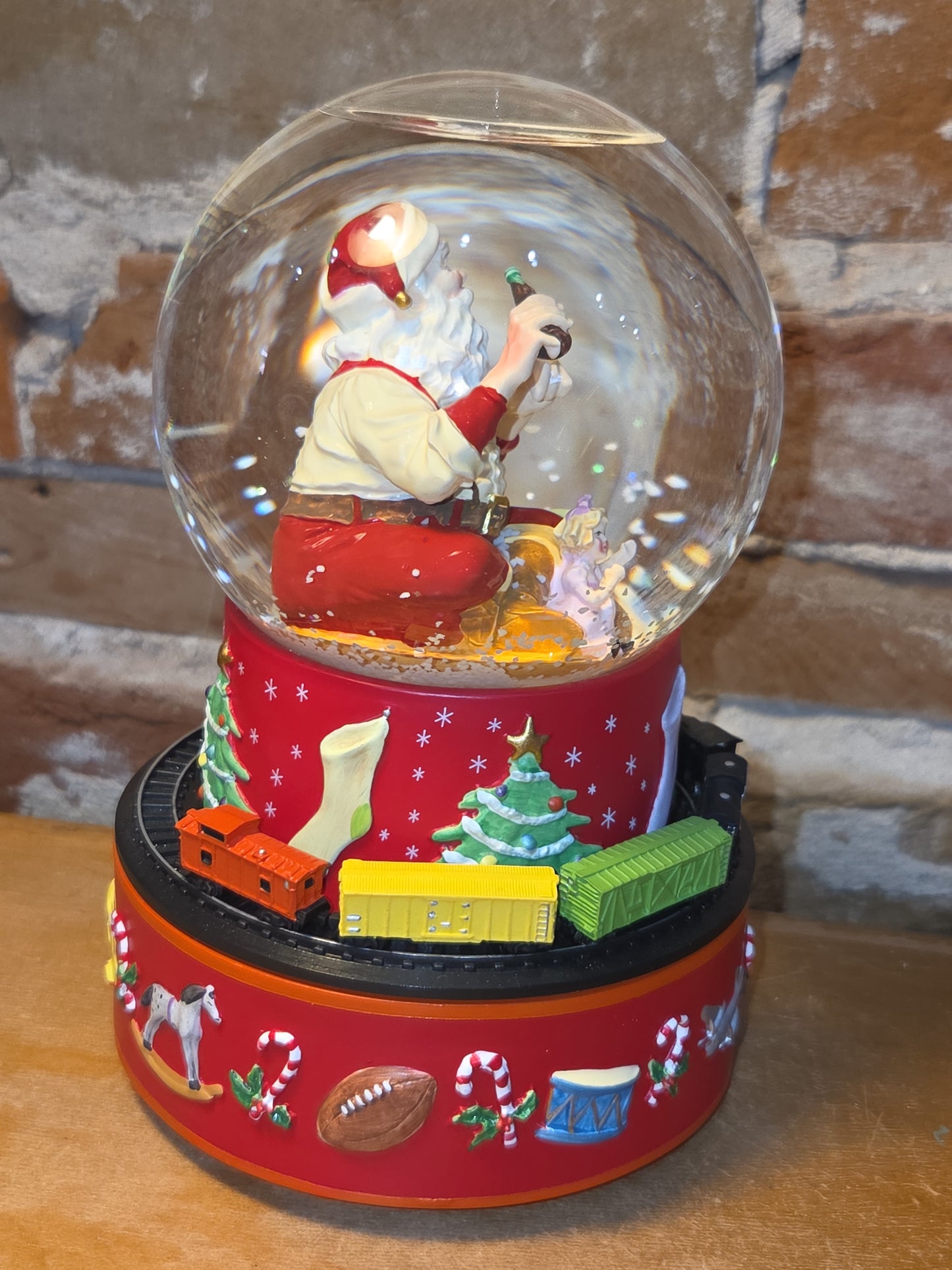 Hallmark Coca-Cola Coke Santa Christmas Musical Snow Globe Vintage Moving Train 2001 cc240