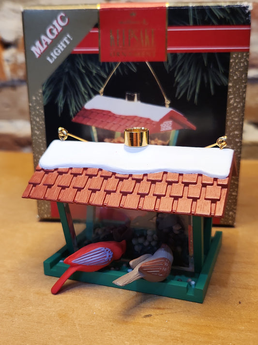 Vintage Hallmark Keepsake Ornament Feathered Friends Bird Feeder Magic Light 1992