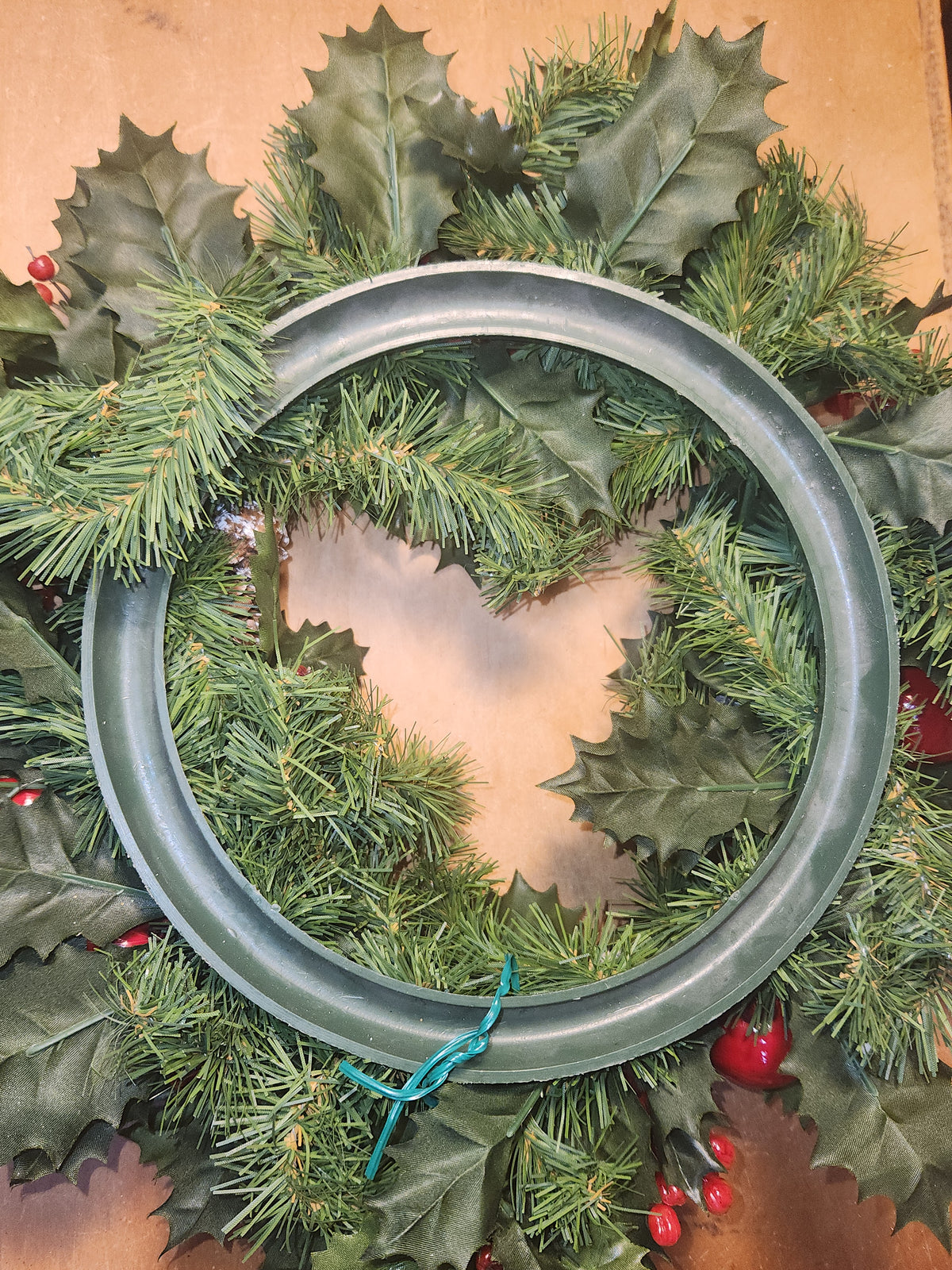 Vintage Christmas Candle Ring Centerpiece Gift Pinecones Apples Berries CR59