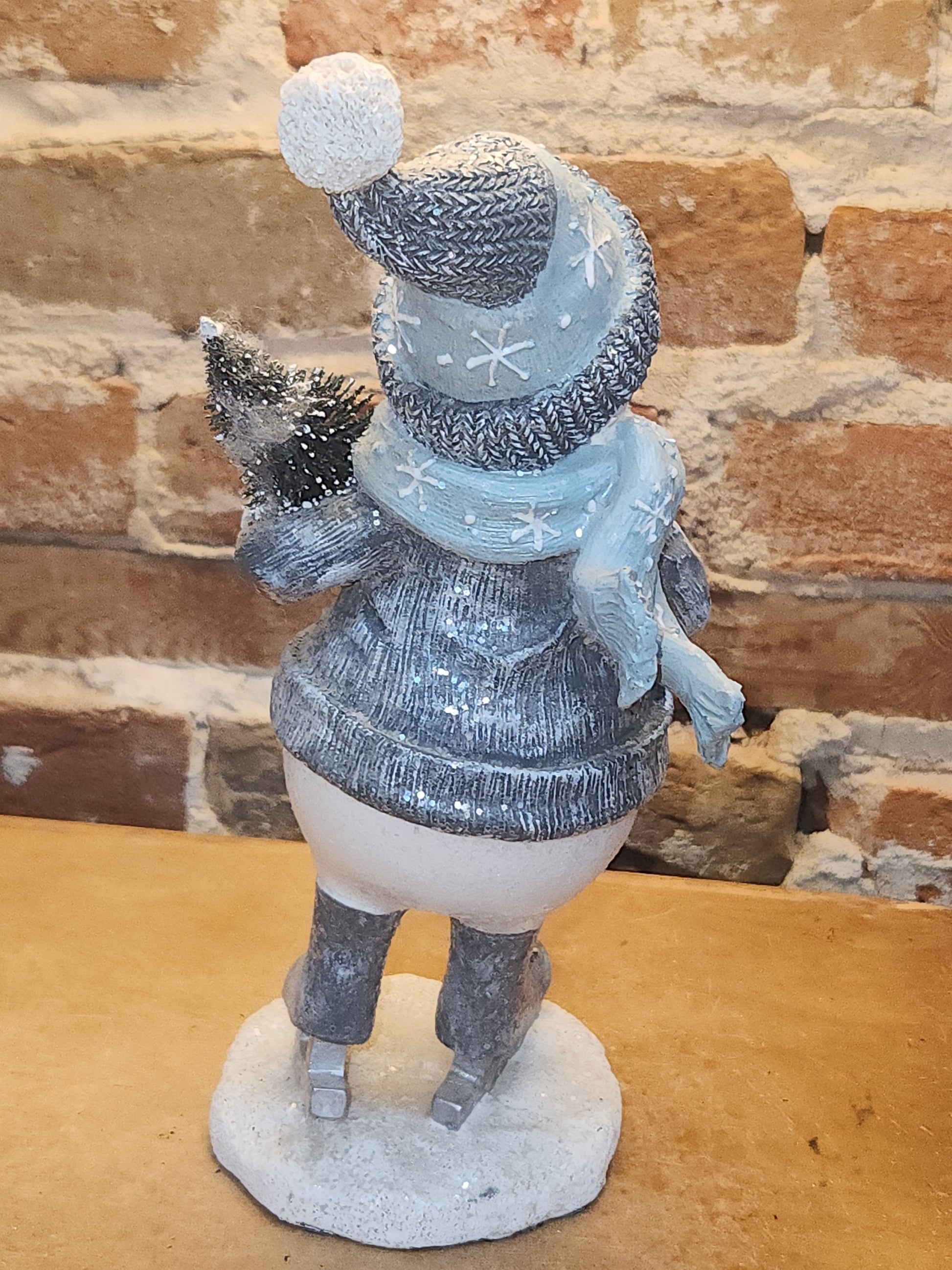 Resin Skating Snowman Blue White with Tree sm07
