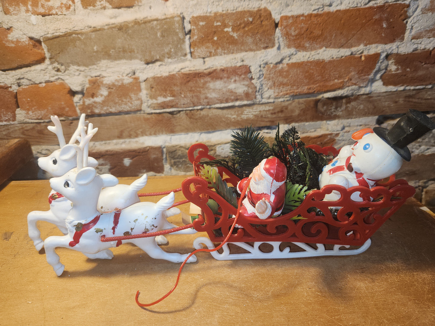 Vintage Florabelle Flowers Plastic Sleigh Santa Reindeer Snowman Plastic Greenery Hong Kong AS IS vs82