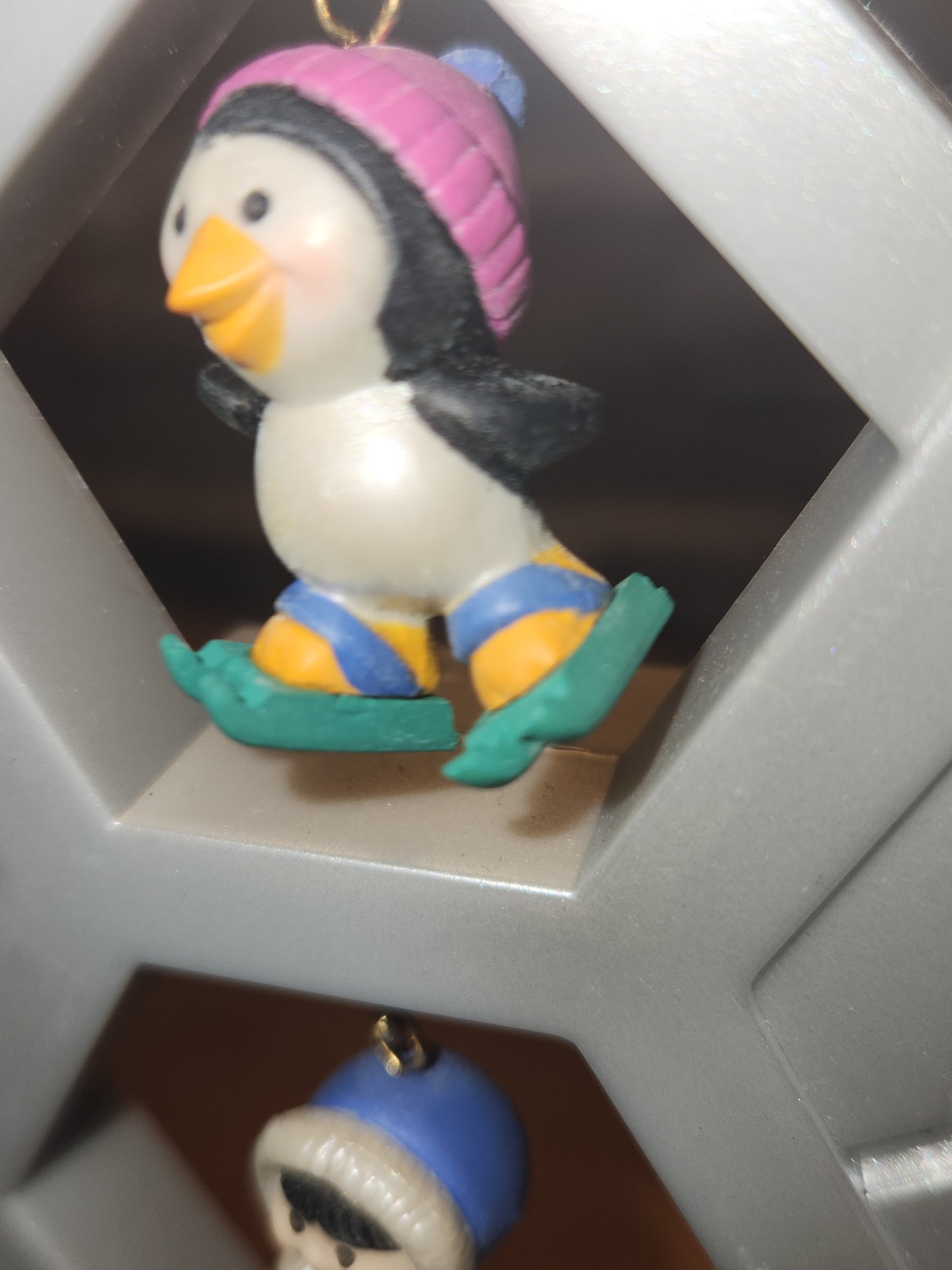 Vintage Avon Wee Winter Friends Display Stand Along With Set Of Four Wee Winter Friends Penguine, Seal, Polar Bear, Eskimo NO BOX ww67 CLEARANCE
