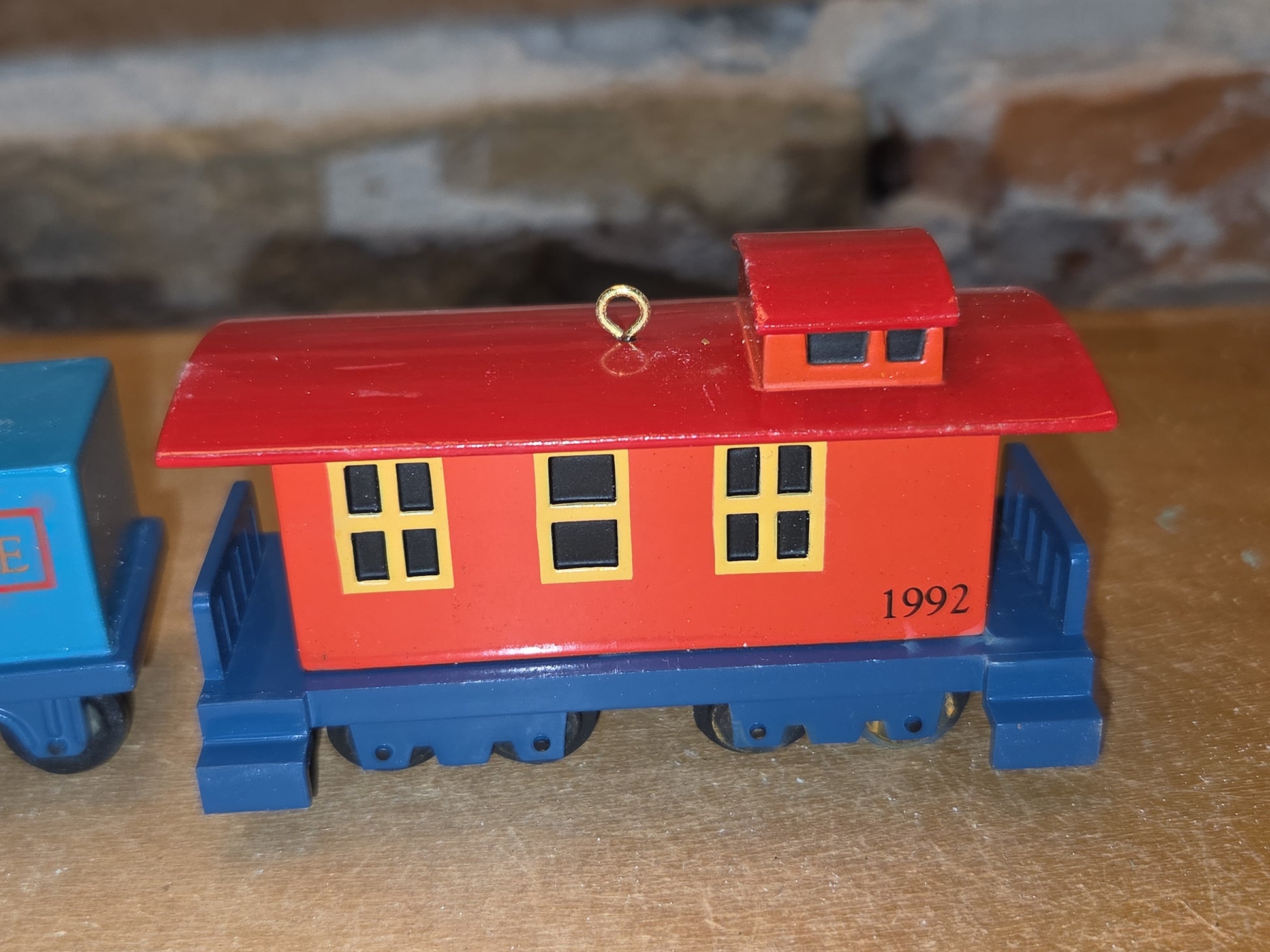 Vintage Hallmark Keepsake Ornaments Skyline Train Series Set of 4 Stock Train Car, Caboose and 2 Coal Cars cast metal 1992