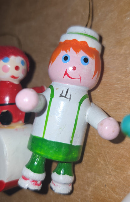 Vintage Wooden Ornaments Snowman Cat Shoe Tree Set of 5 MCM Kitchy