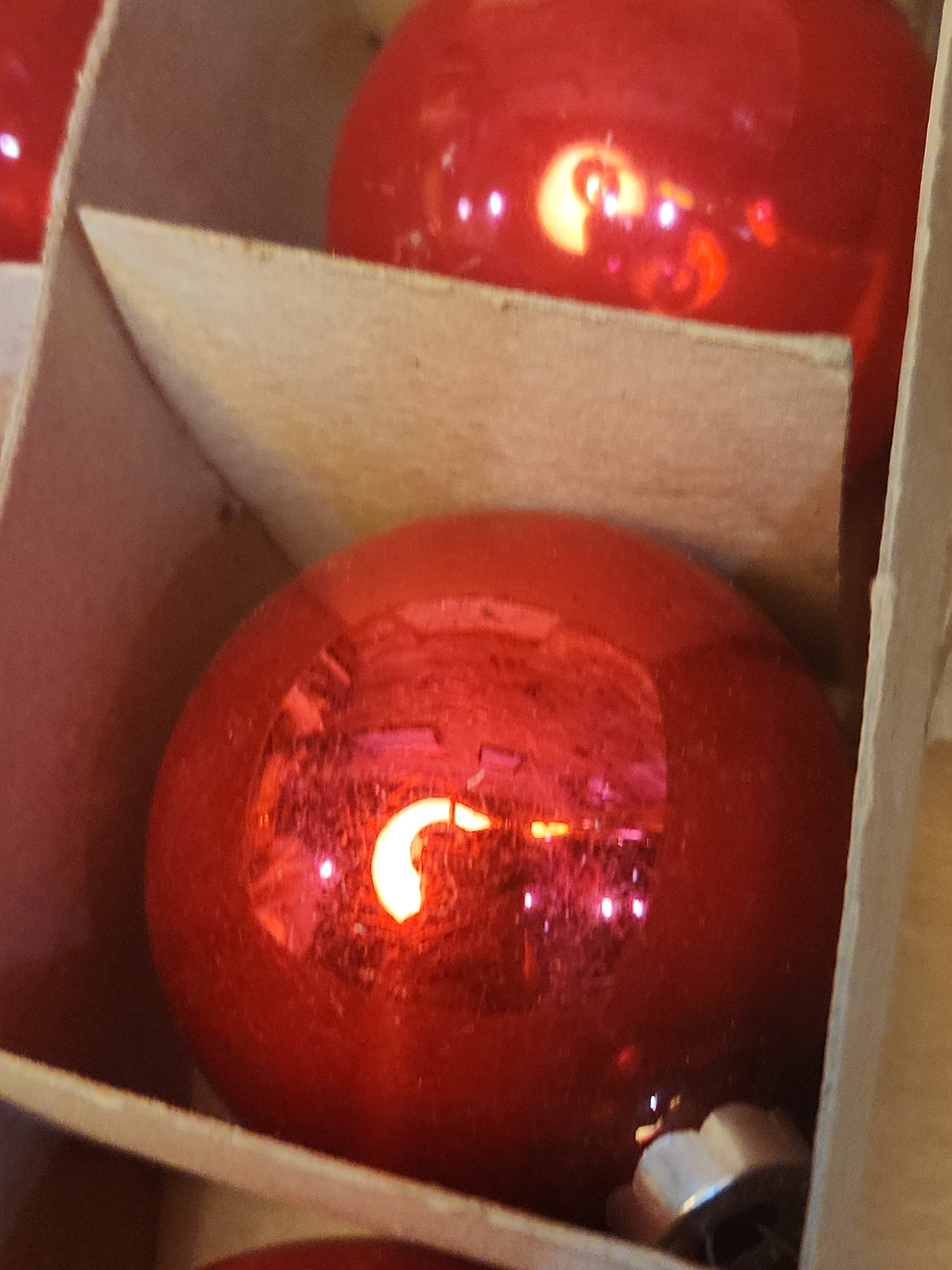 Vintage Shiny Brite 2 1/2" Red Ornaments in Box. Incomplete set. AS IS bo81