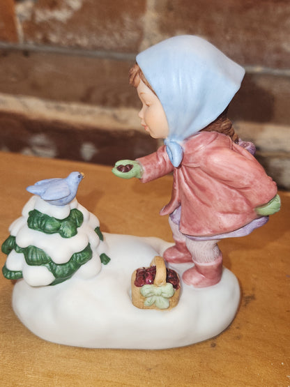 Vintage Avon We Wish You A Merry Christmas Musical Porcelain Figurine 1986 av70