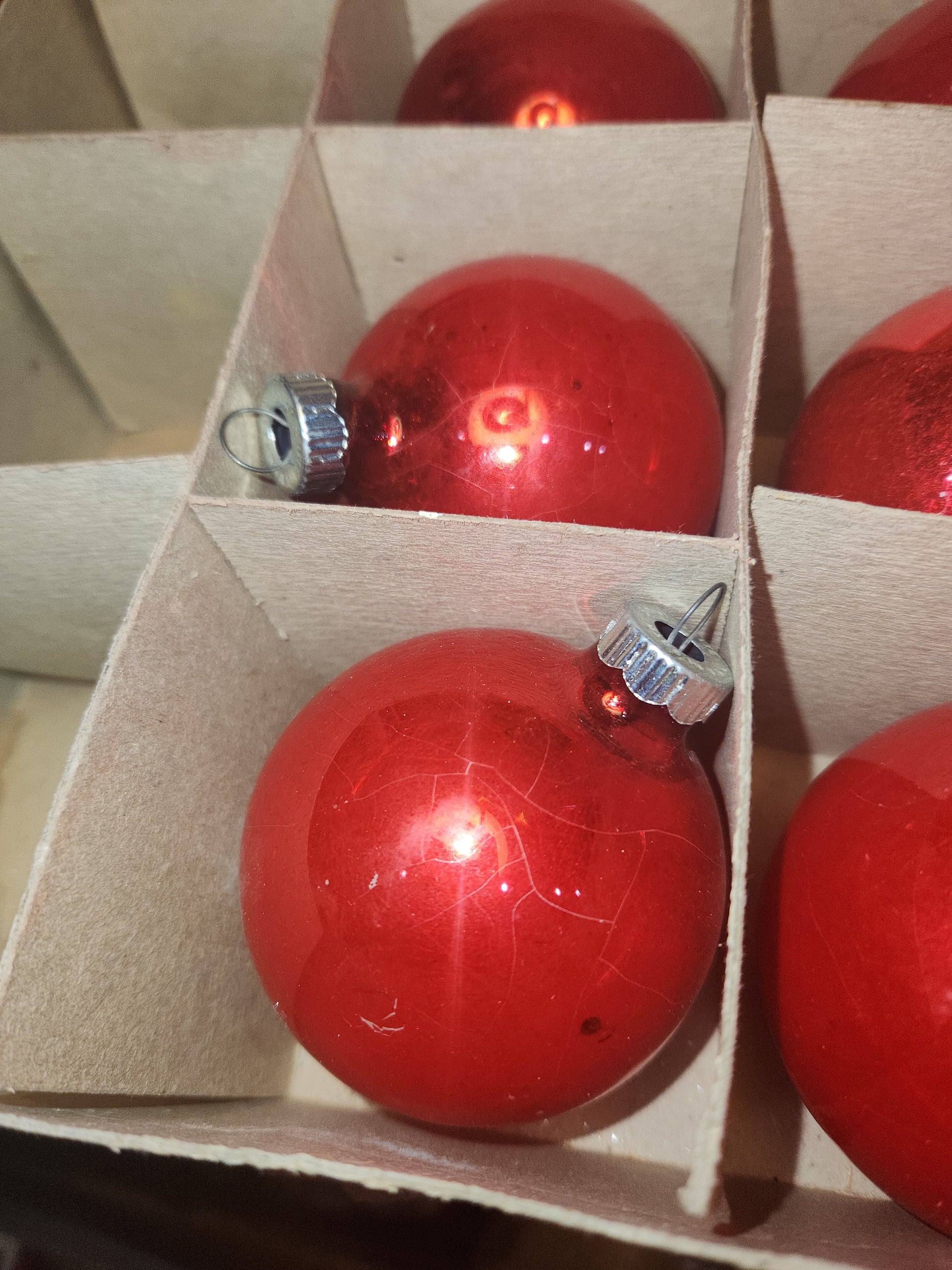 Vintage Shiny Brite 2 1/2" Red Ornaments in Box. Incomplete set. AS IS bo81