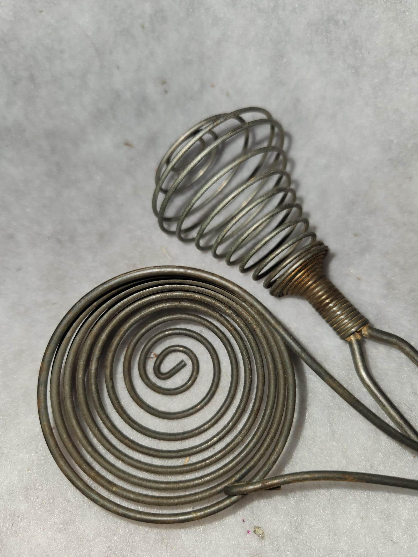 Vintage 2 piece kitchen metal wire coil beehive egg separator & wire coil whisk kit77