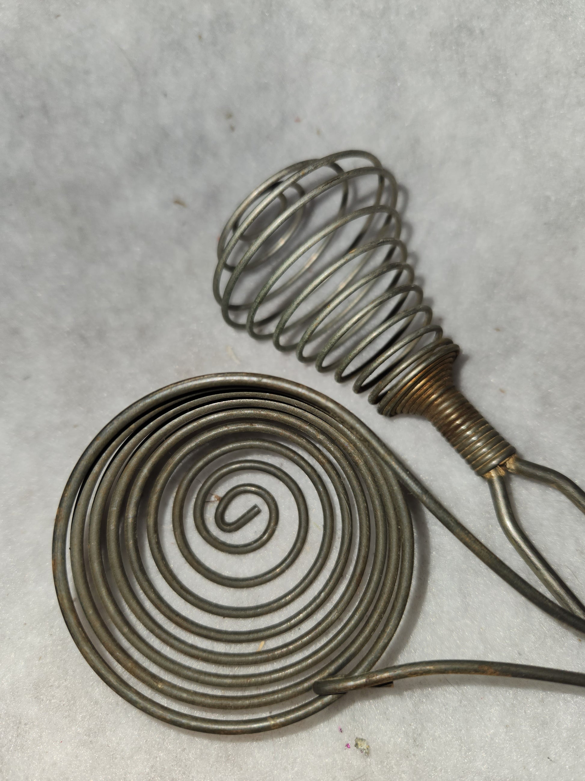 Vintage 2 piece kitchen metal wire coil beehive egg separator & wire coil whisk kit77