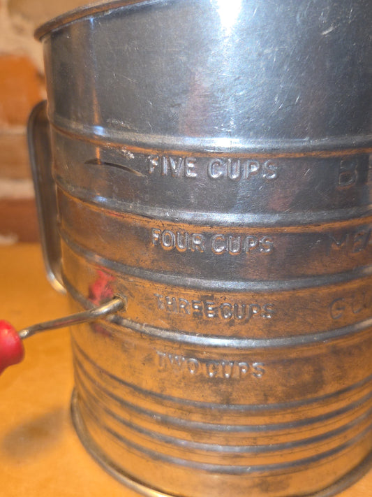 Bromwell's Vintage 5-Cup Measuring Flour Sifter with Red Turn Crank and Handle fs88