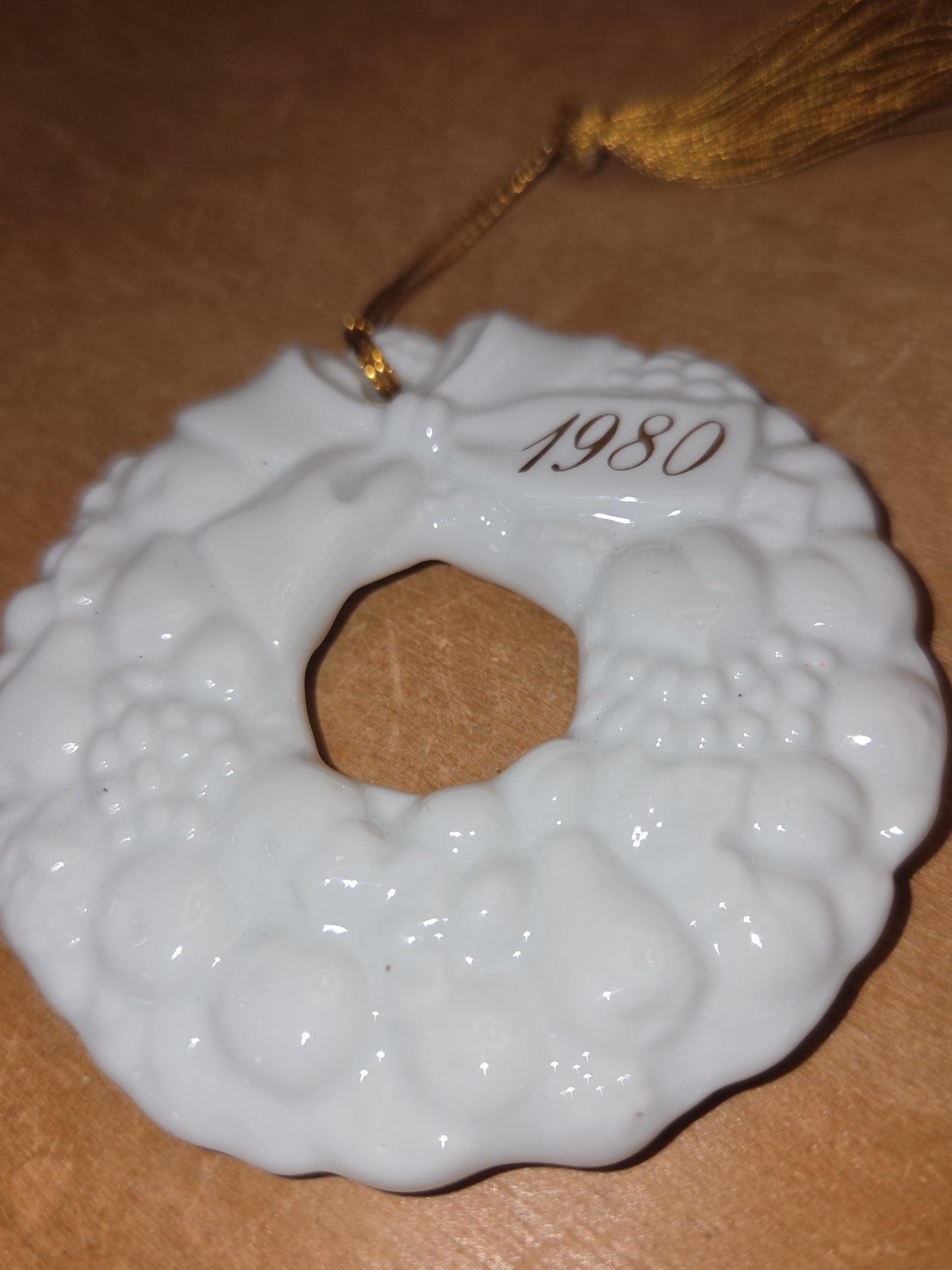 Vintage Avon Christmas Ceramic Wreath Ornament 1980