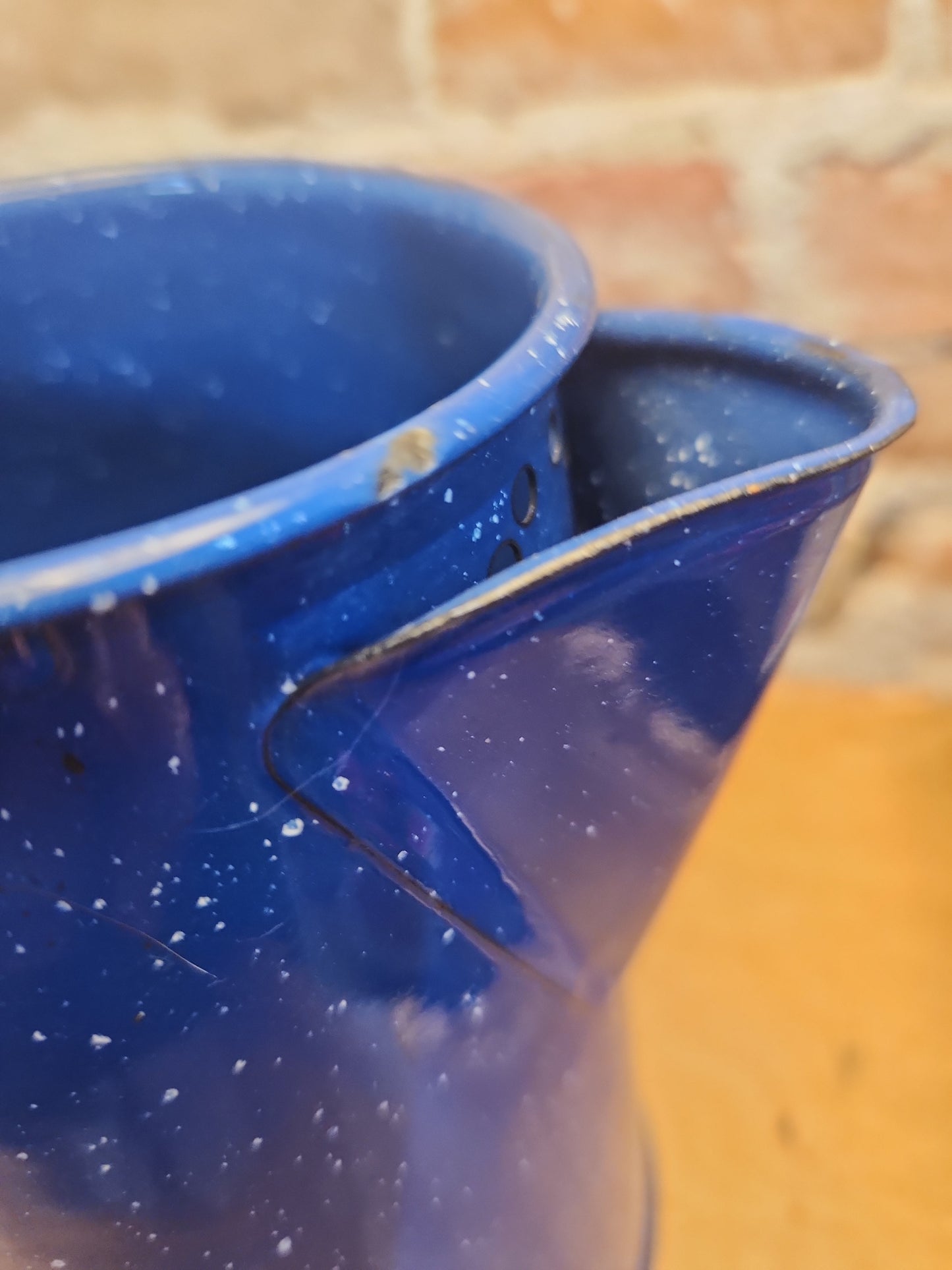 Vintage Enamelware Graniteware Coffee Pot with Lid Blue White Specks ew12