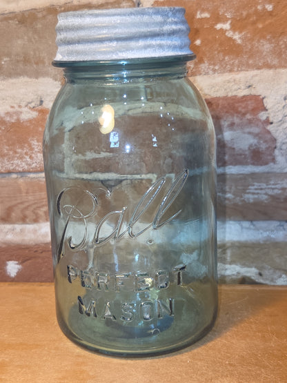 00235 Vintage Quart Jar Ball Perfect Mason Cornflowet Blue Glass Ball Zinc Lid jar099