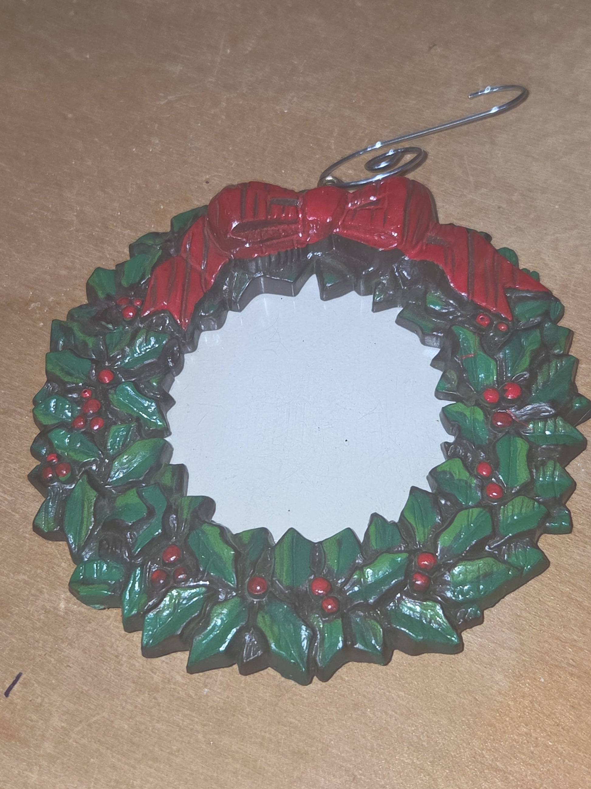 Vintage Avon Ornament Captured Moments Picture Frame Christmas Wreath 1984 NO BOX