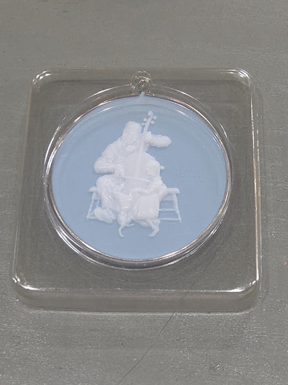 Vintage Hallmark Keepsake Norman Rockwell Cameo Ornament 8th in Series 1987