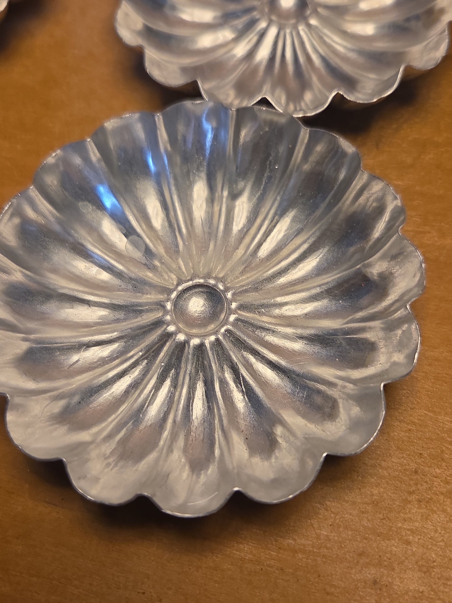 Vintage Sandbakkel Small Aluminu. Tins Molds Cups Pans Set of 9 3" x 1/2" al61