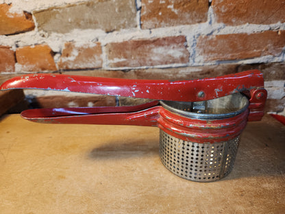 Vintage Handy Things Potato Ricer Michigan Red Handle kit912