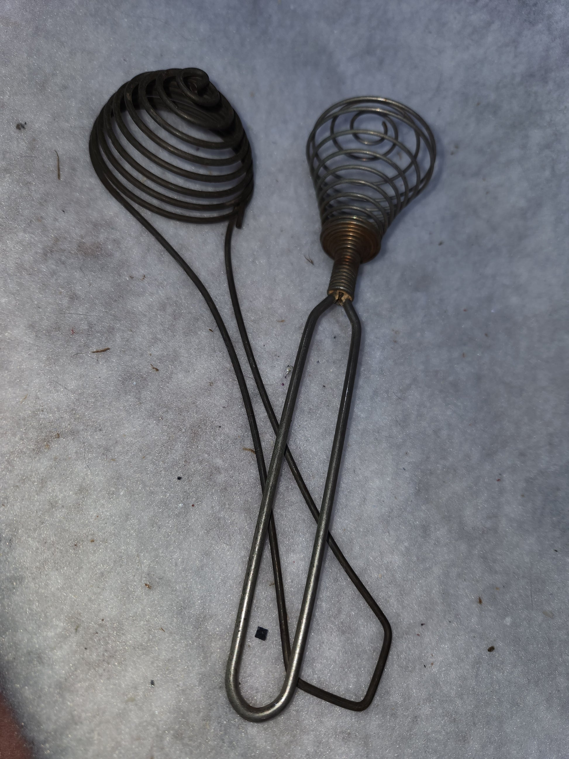 Vintage 2 piece kitchen metal wire coil beehive egg separator & wire coil whisk kit77