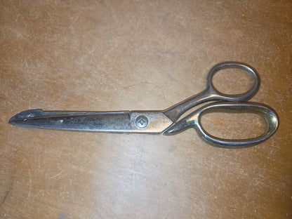 Vintage Richards of Sheffield England Radiant Golden Age Rustless Sewing Scissors Made in England sc9