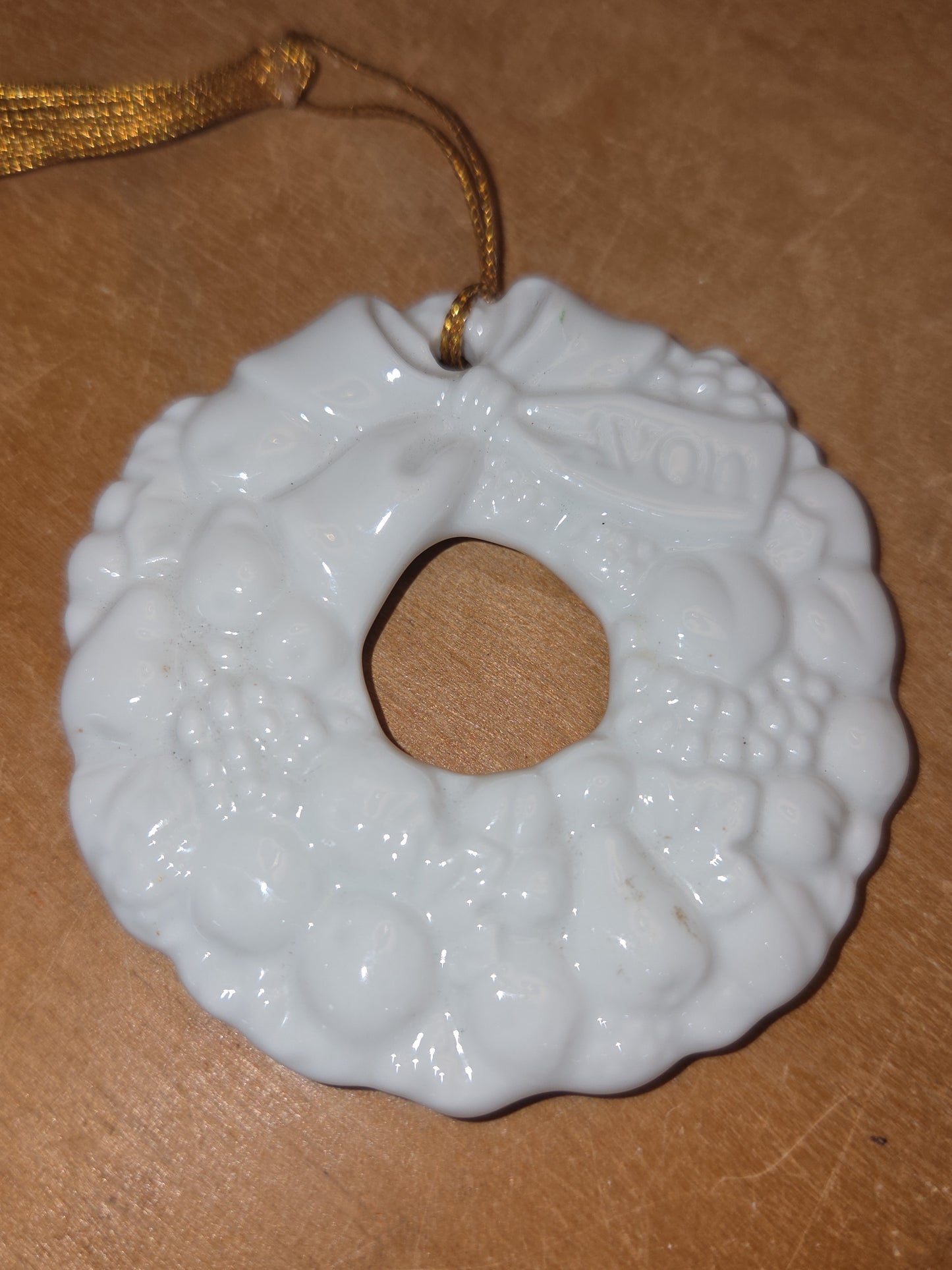 Vintage Avon Christmas Ceramic Wreath Ornament 1980