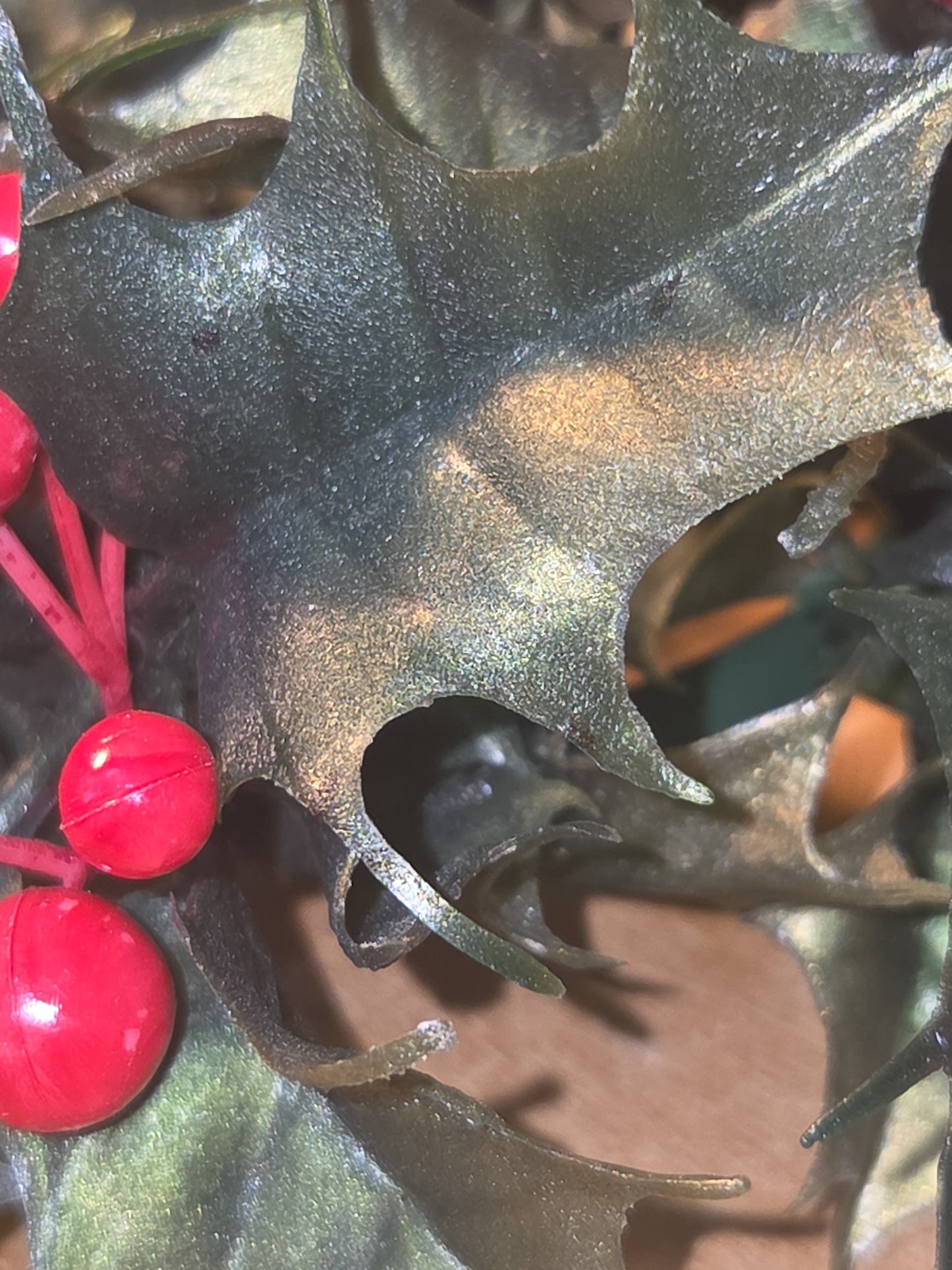 Vintage Christmas Candle Ring Centerpiece Plastic Greenery Holly Berries AS IS cr4