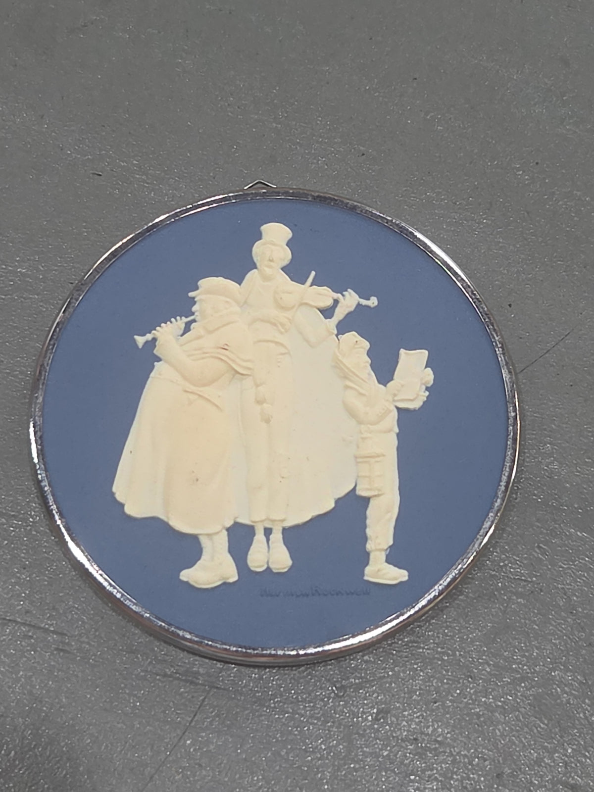 Vintage Hallmark Keepsake Norman Rockwell Cameo Ornament 2nd in Series 1981