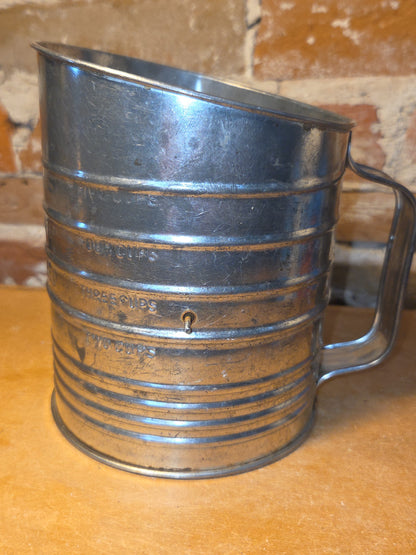 Bromwell's Vintage 5-Cup Measuring Flour Sifter with Red Turn Crank and Handle fs88