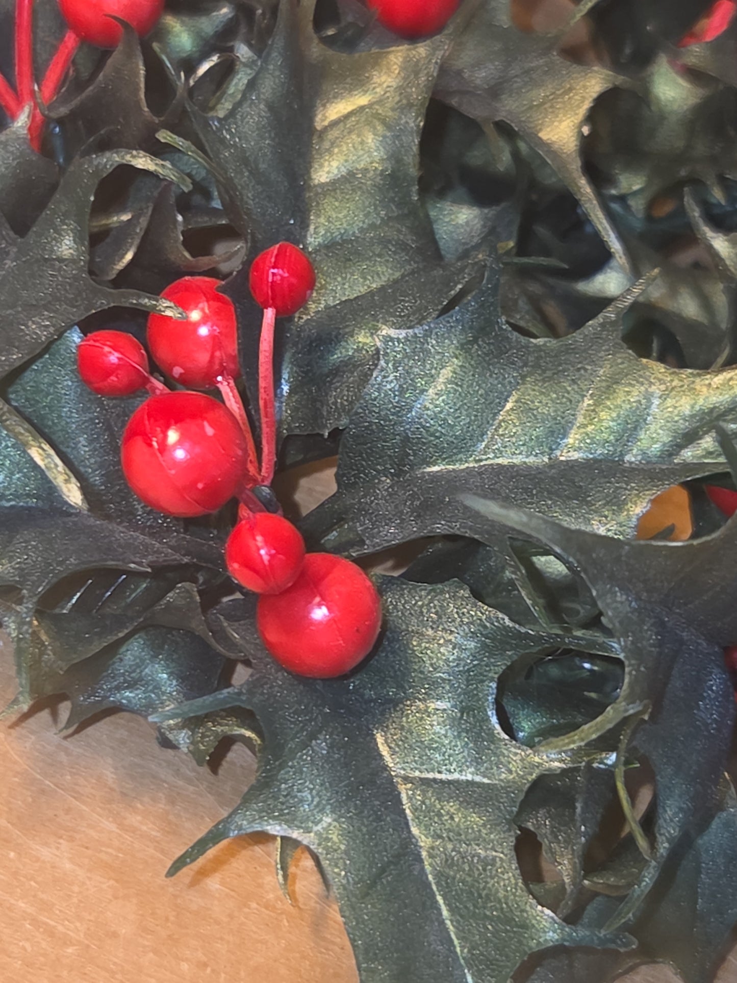 Vintage Christmas Candle Ring Centerpiece Plastic Greenery Holly Berries AS IS cr4