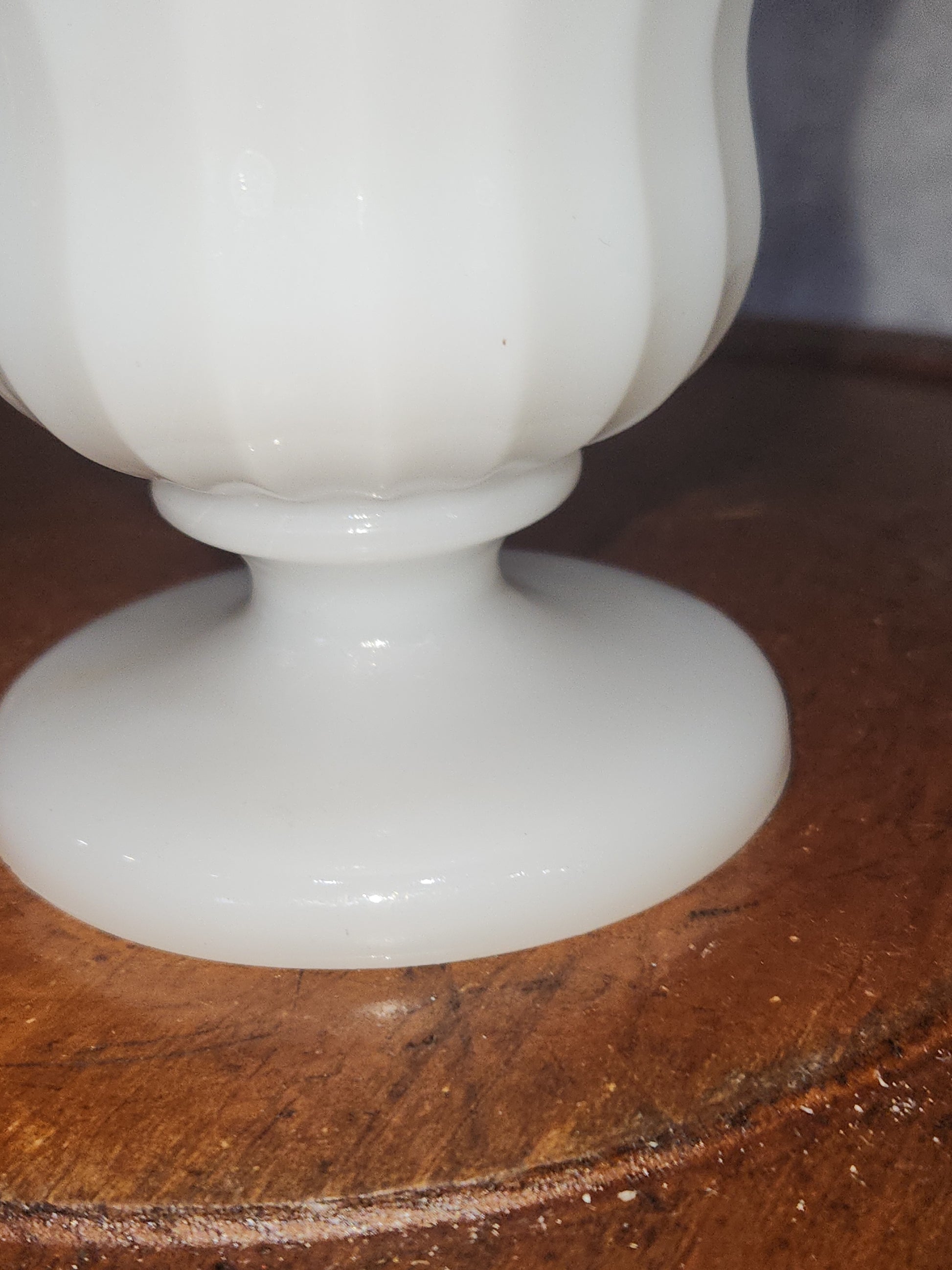Vintage Milk Glass Ribbed, flutted Scalloped edge compote dish on pedestal candy planter dessert mg56