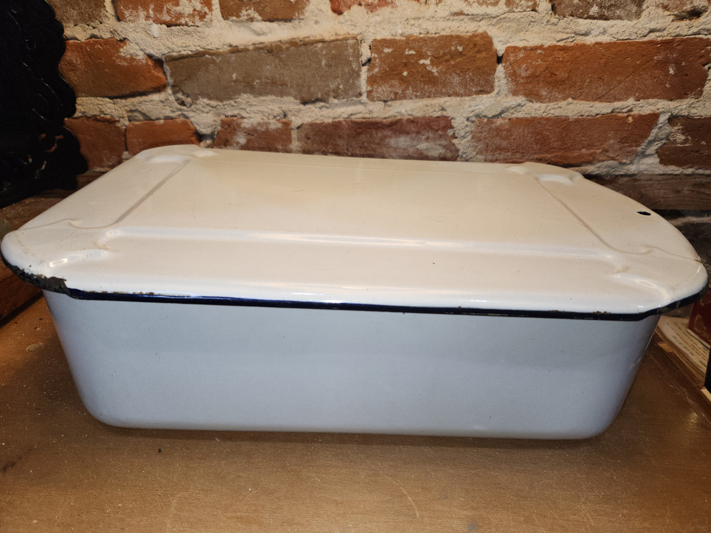 Vintage Enamelware Refrigerator Box or Baking Dish with Lid White & Black en78