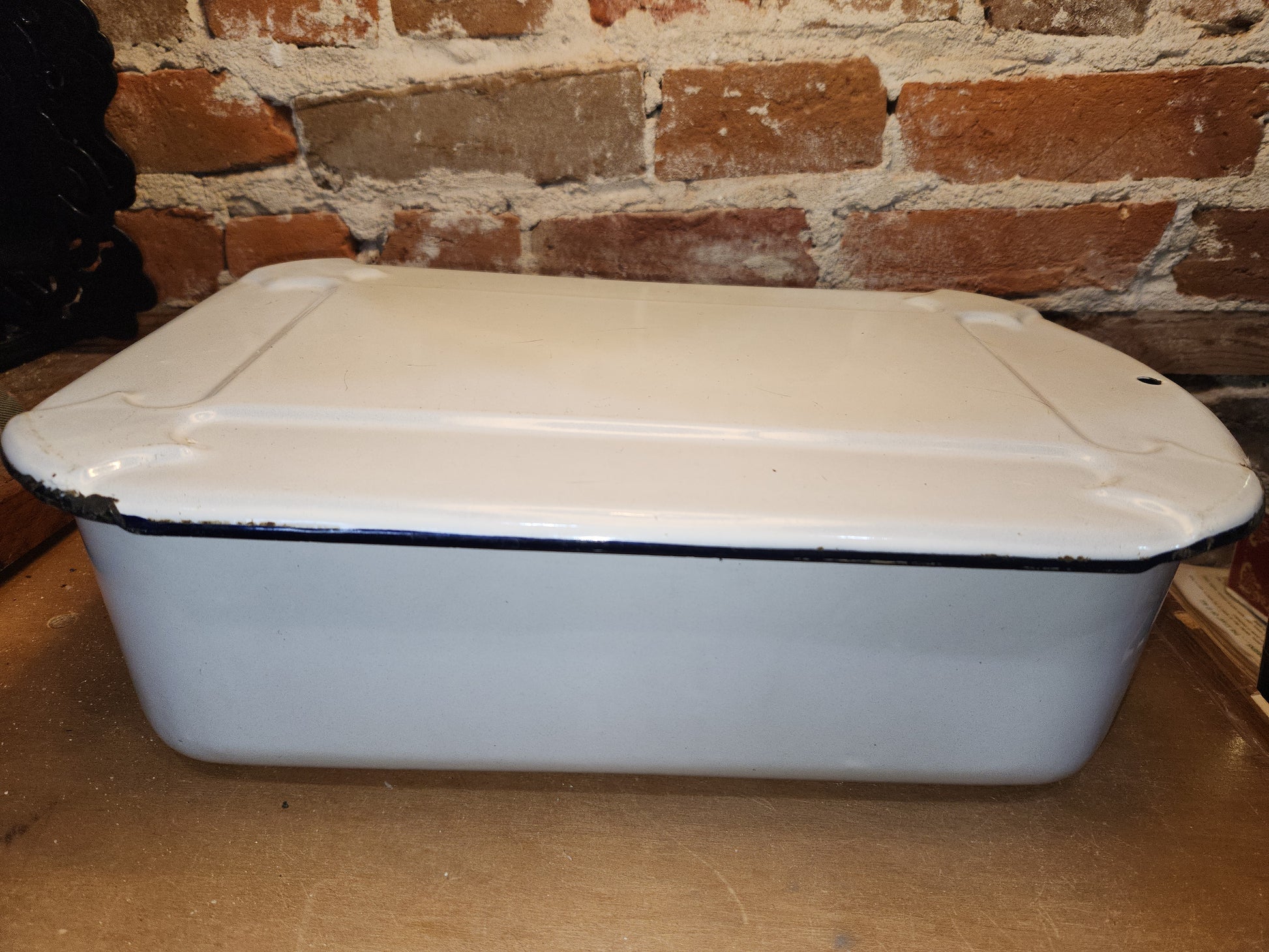 Vintage Enamelware Refrigerator Box or Baking Dish with Lid White & Black en78