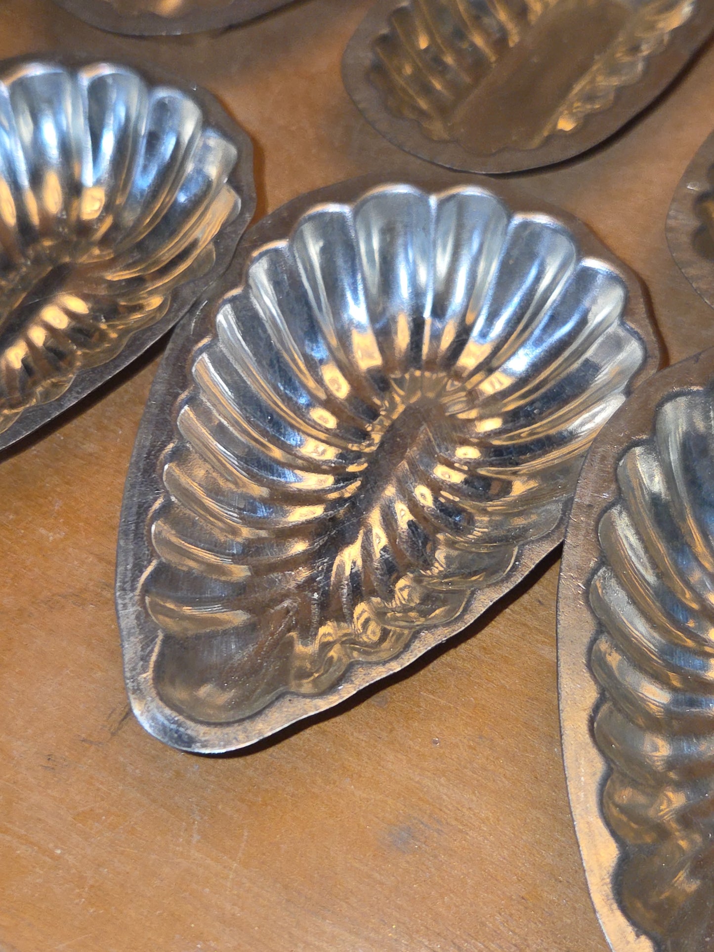 Vintage Small Aluminum Fluted Tin with Lid Tart Tin Baking Pans AS IS al36