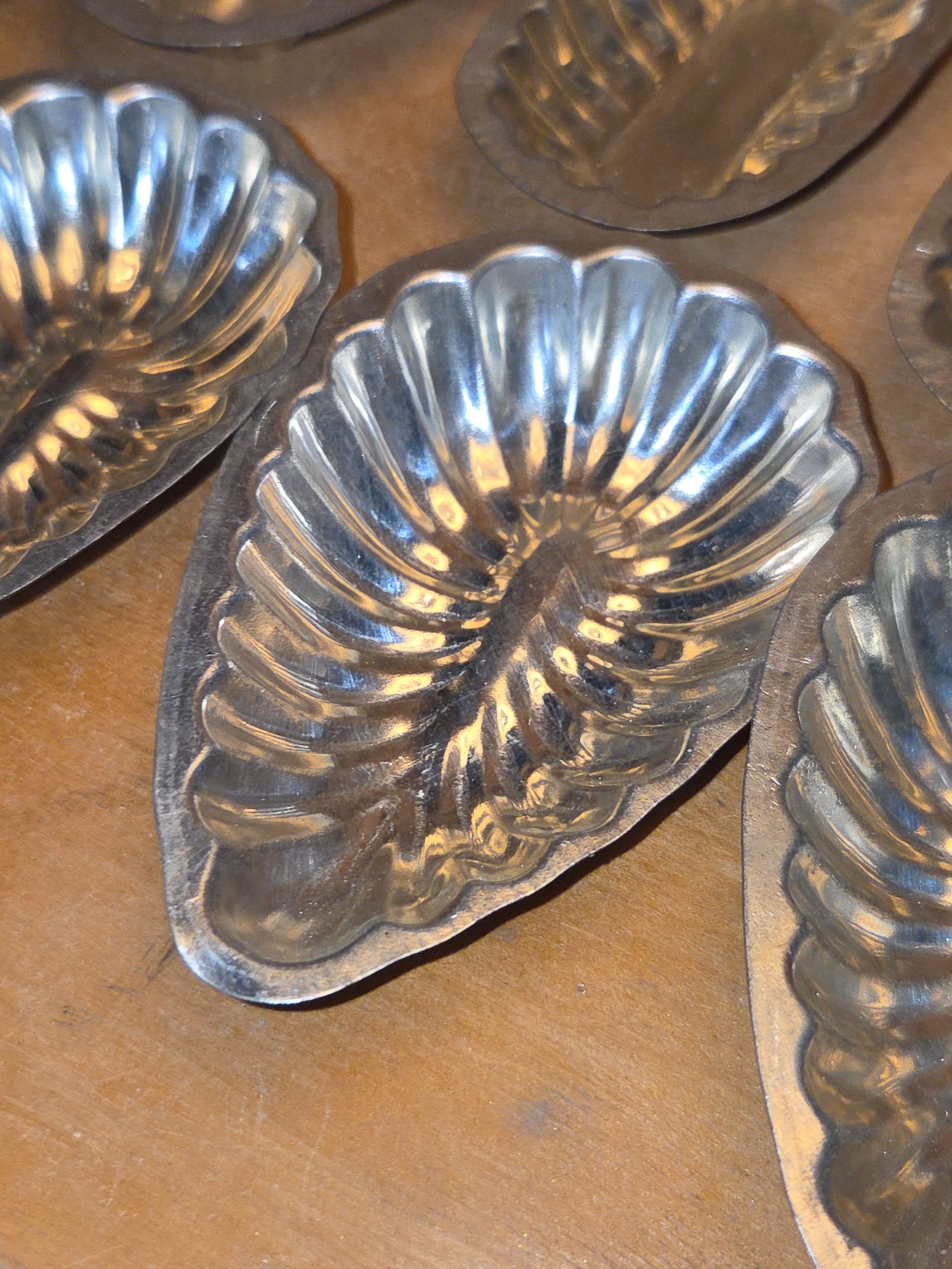 Vintage Small Aluminum Fluted Tin with Lid Tart Tin Baking Pans AS IS al36