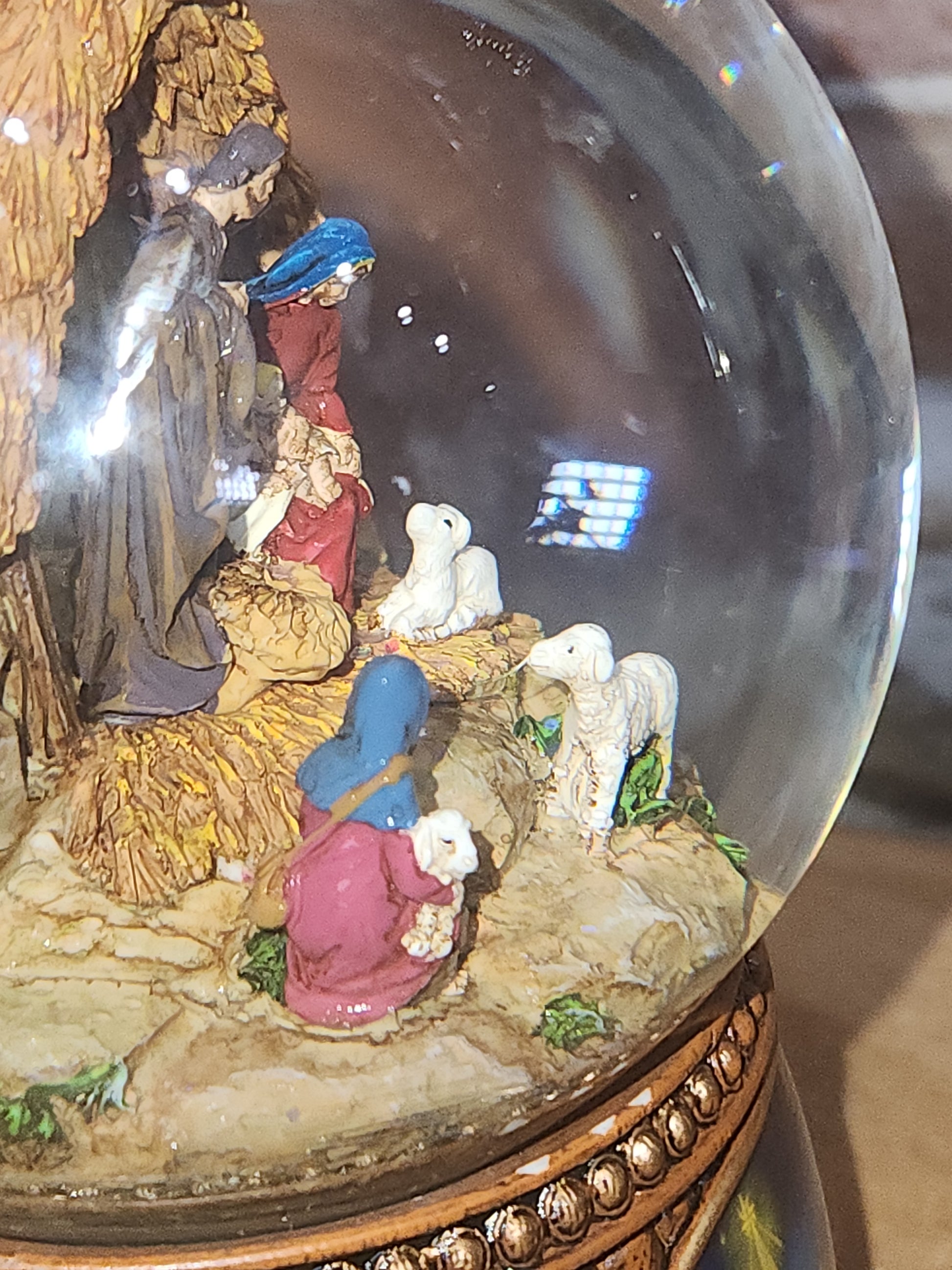 Christmas Nativity Musical Snow Globe Glitterdome Wind up to Play O'Holy Night 100mm nsg1