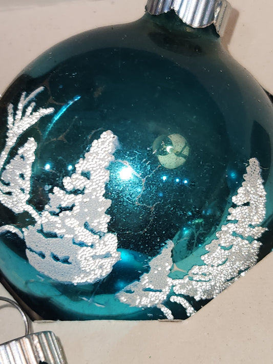 Vintage Shiny Brite 2" Turqoise Ornaments with Venetian dew and Box. Incomplete set. 8 Ornaments AS IS bo86