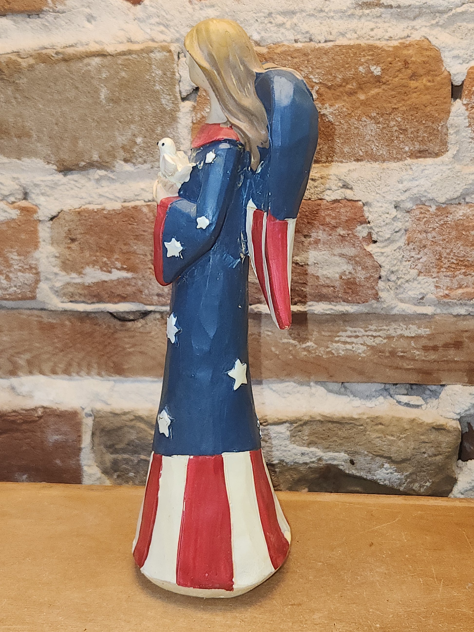Patriotic Resin Angel with Dove an79