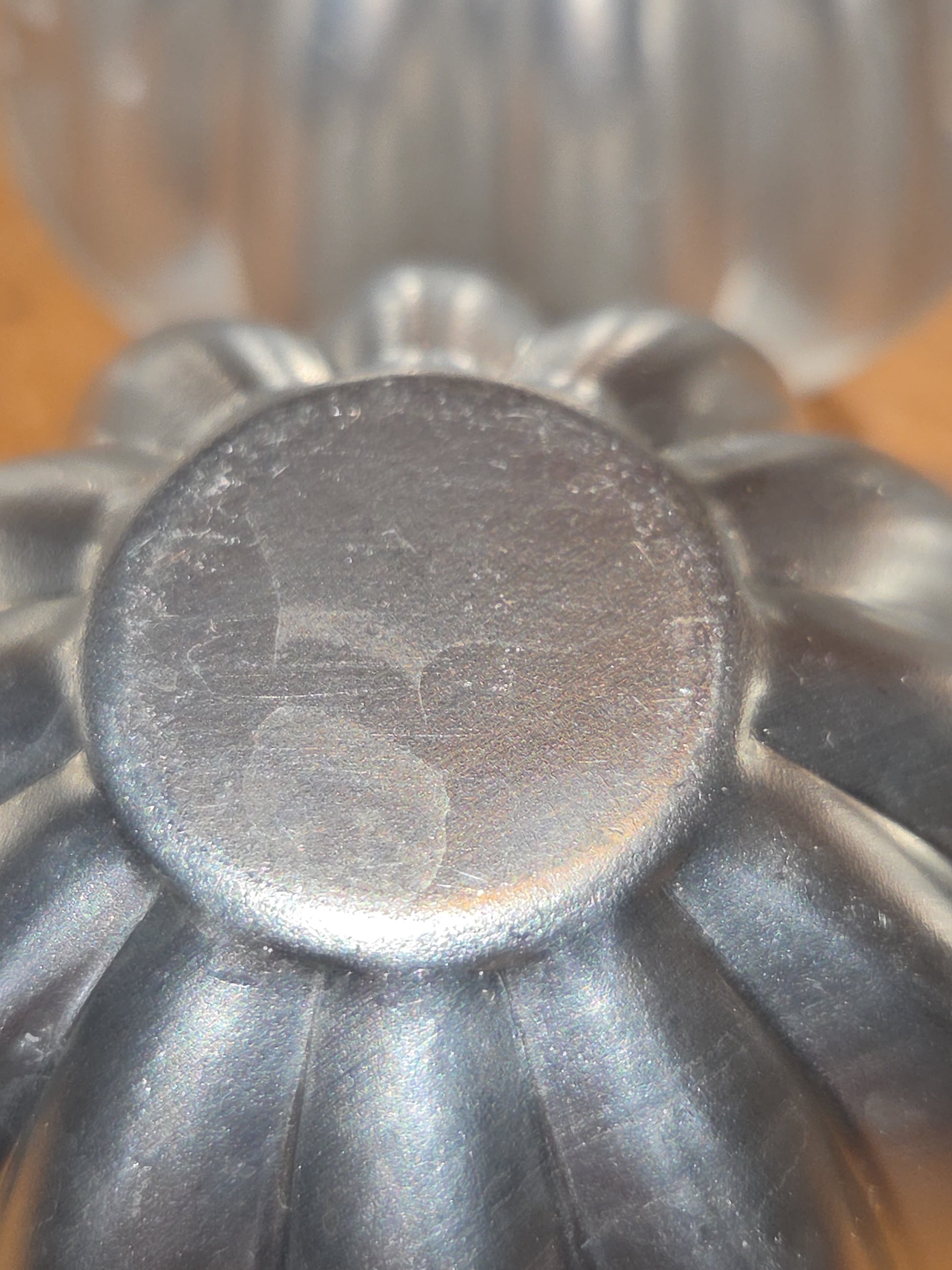 Vintage Set of 10 Small Aluminum Scalloped Fluted Tins Molds Cups Bundt Pans AS IS al23