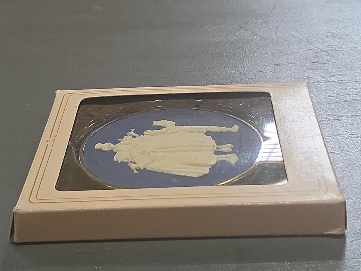 Vintage Hallmark Keepsake Norman Rockwell Cameo Ornament 2nd in Series 1981