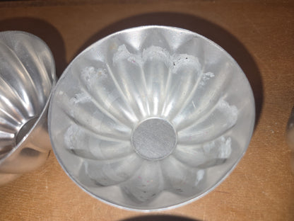 Vintage Set of 10 Small Aluminum Scalloped Fluted Tins Molds Cups Bundt Pans AS IS al23