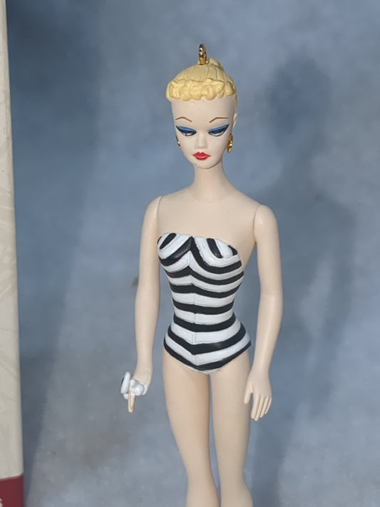 1994 Hallmark Debut 1959 Barbie. 1st in Barbies Series. Has box and bubble wrap. Hob1
