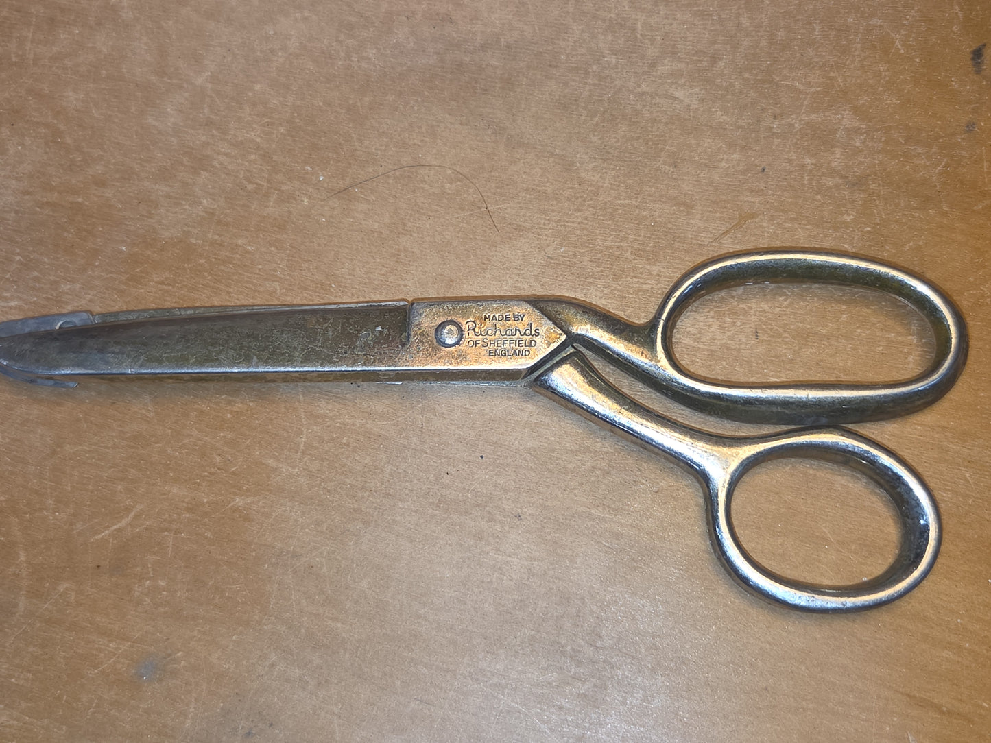 Vintage Richards of Sheffield England Radiant Golden Age Rustless Sewing Scissors Made in England sc9