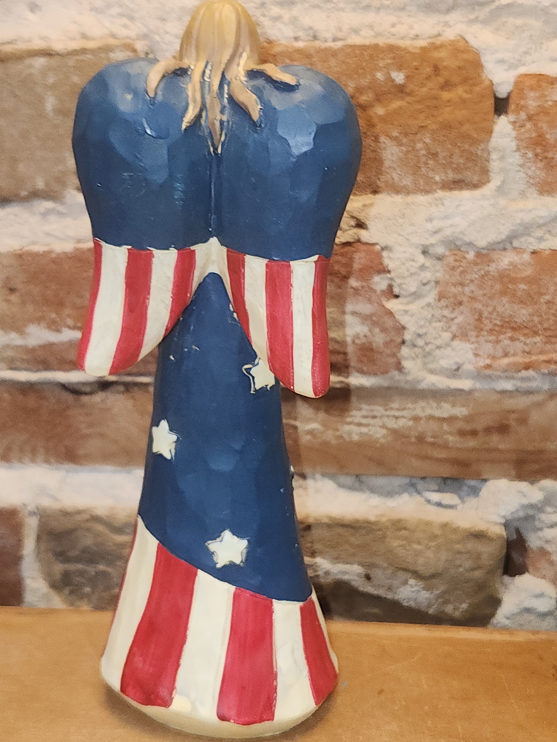 Patriotic Resin Angel with Dove an79