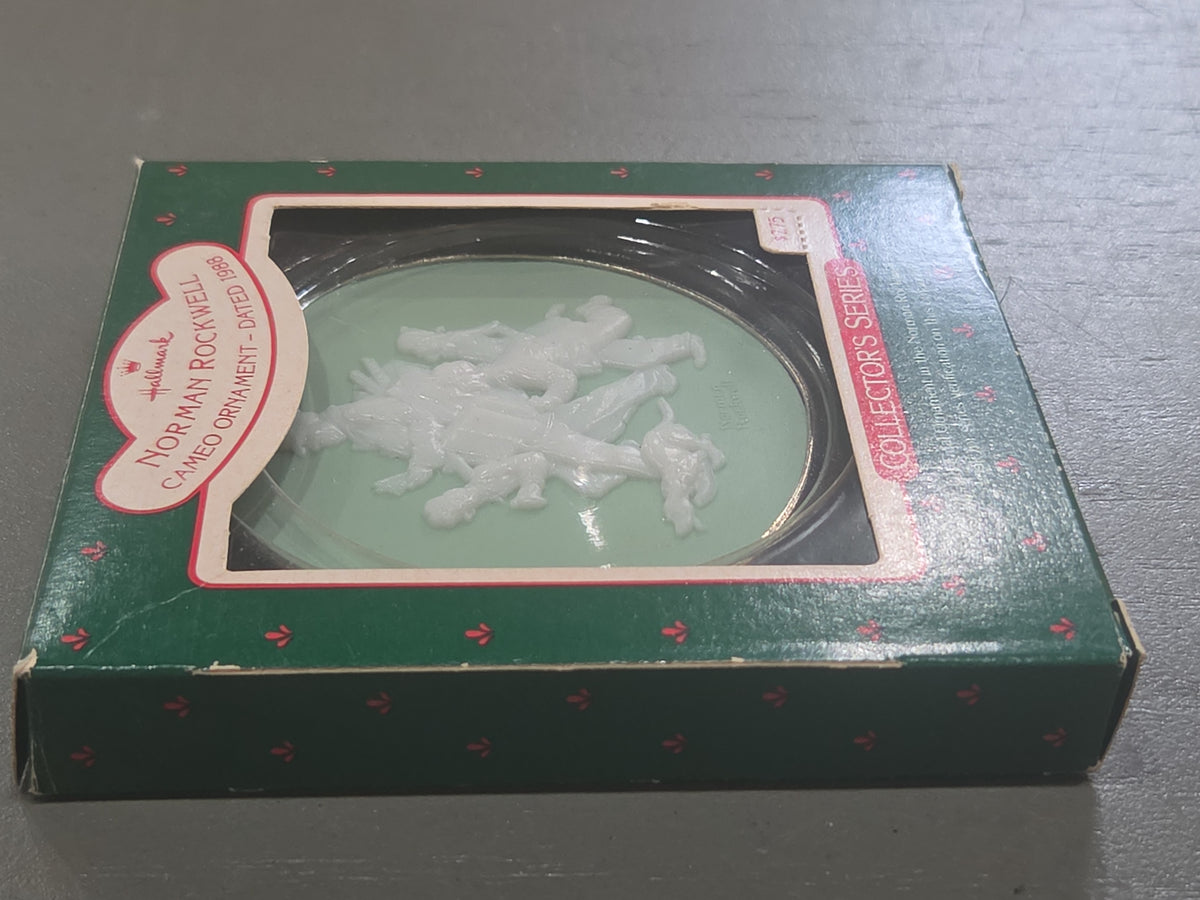 Vintage Hallmark Keepsake Norman Rockwell Cameo Ornament 6th in Series 1985