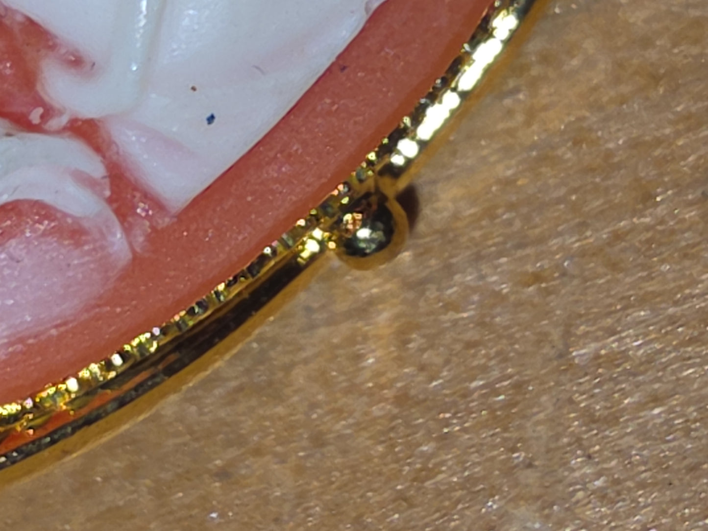 Vintage Italian Sardonyx Shell Cameo Pin Brooch Hand Carved Italia Francesca Gold Tone
