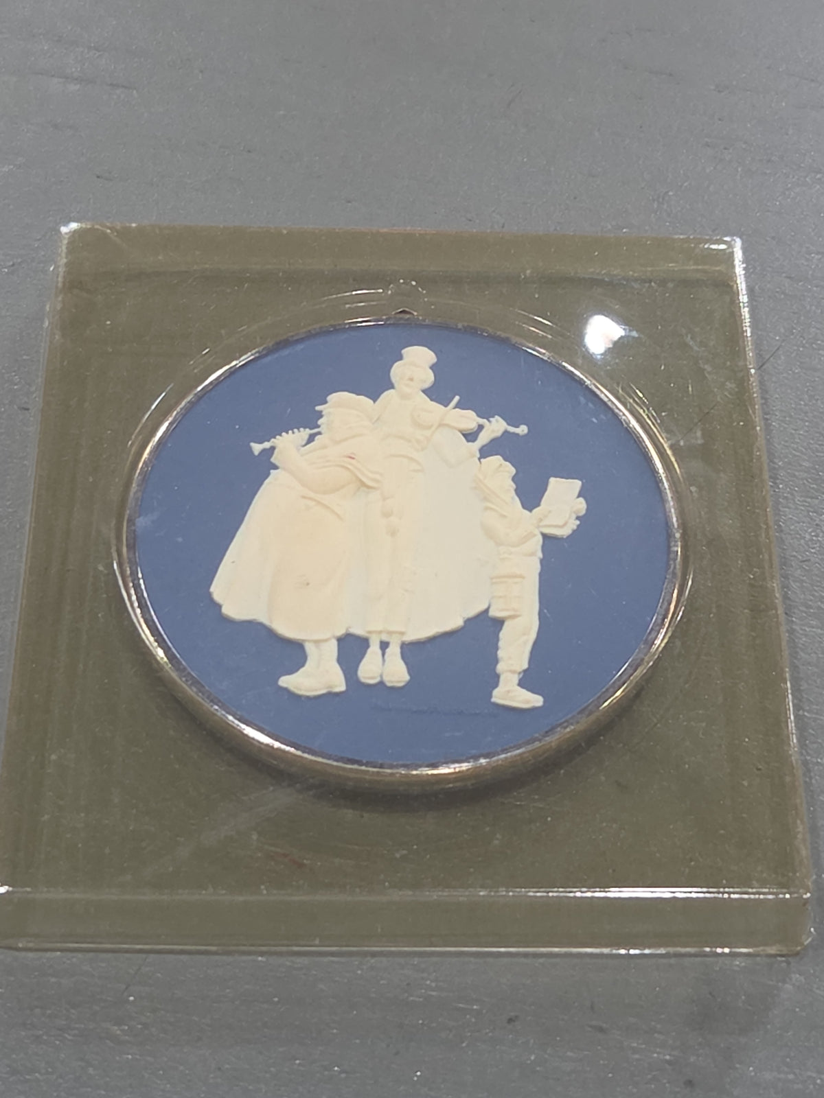 Vintage Hallmark Keepsake Norman Rockwell Cameo Ornament 2nd in Series 1981