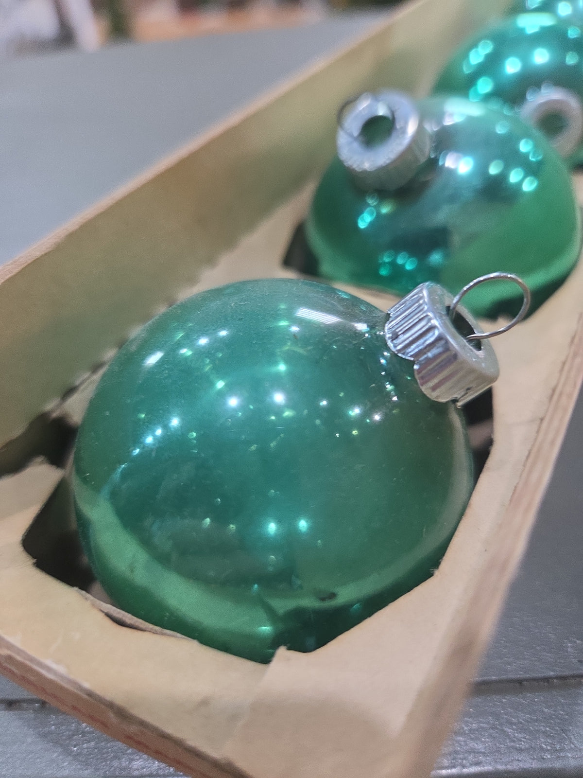 Vintage Shiny Brite Glass Christmas Ornaments Five 2" Green Shades in Fanci-Pak Box As Is bo51