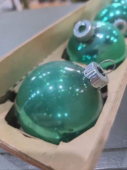 Vintage Shiny Brite Glass Christmas Ornaments Five 2" Green Shades in Fanci-Pak Box As Is bo51